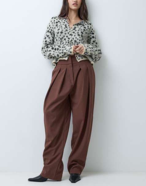 ASOS DESIGN pantaloni barrel sartoriali con fascia alta e dettaglio a pieghe, color cioccolato - view 1