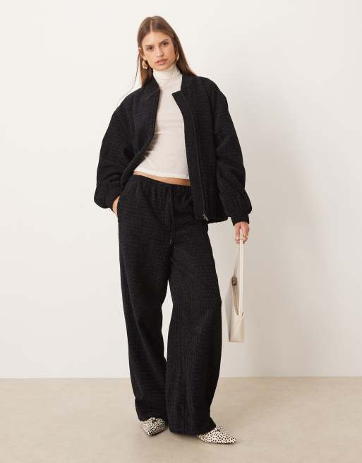ASOS DESIGN - Coordinato nero con pantaloni con fondo ampio e giacca bomber oversize bouclé, 3 di 3