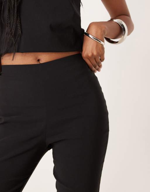 ASOS DESIGN - Pantaloni capri in bengalina neri con spacco laterale in coordinato, 5 di 5