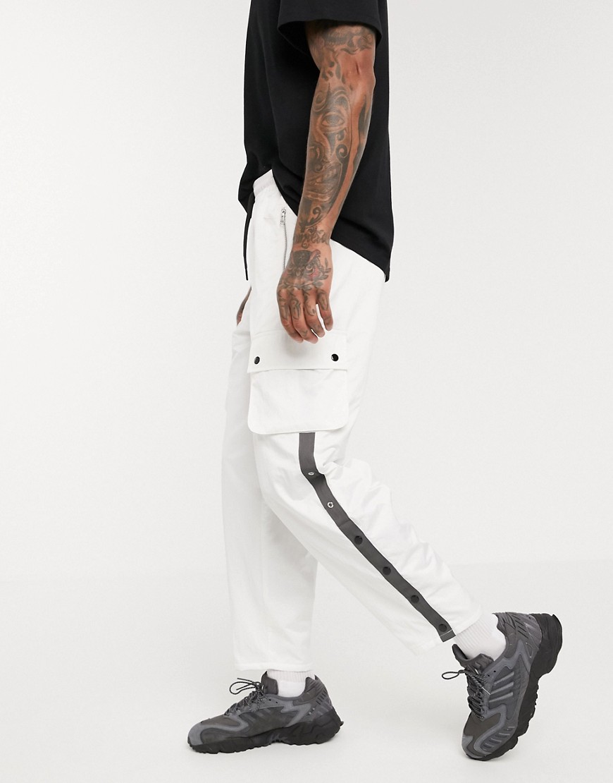 ASOS DESIGN - Pantaloni cargo ampi con vita elastica in nylon bianchi-Bianco
