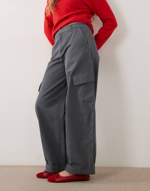 ASOS DESIGN pantaloni cargo con orlo risvoltato e dettaglio tasca in antracite, 1 di 5