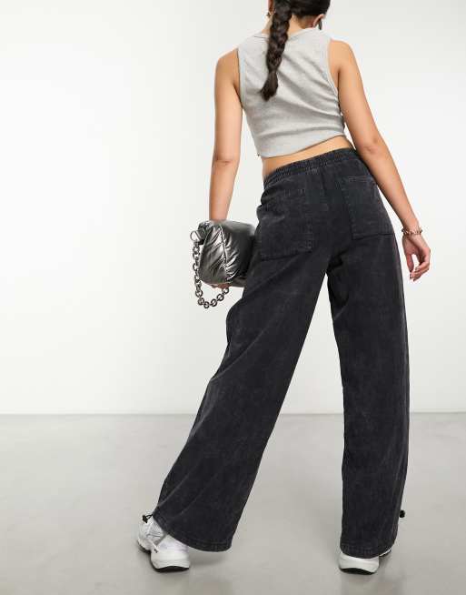 ASOS DESIGN - Pantaloni cargo in velluto a coste nero slavato stile paracadutista, 3 di 4