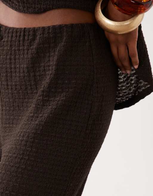 ASOS DESIGN pantaloni co-ord in tessuto testurizzato color cioccolato, 3 di 5