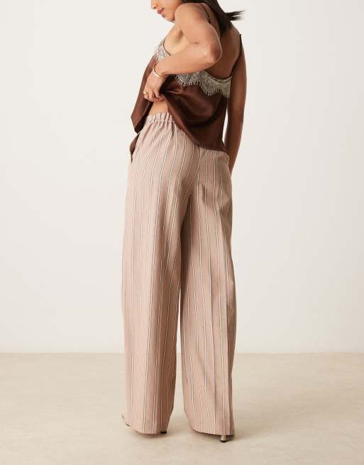 ASOS DESIGN - Pantaloni comodi dritti color visone a righe in misto lino, 3 di 5