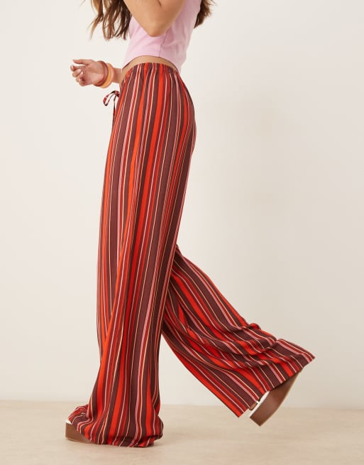 ASOS DESIGN - Pantaloni con fondo ampio in misto lino granata a righe, 3 di 5