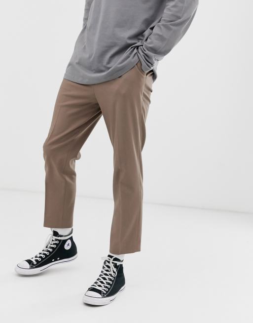 ASOS DESIGN - Pantaloni corti affusolati eleganti con pieghe color fungo