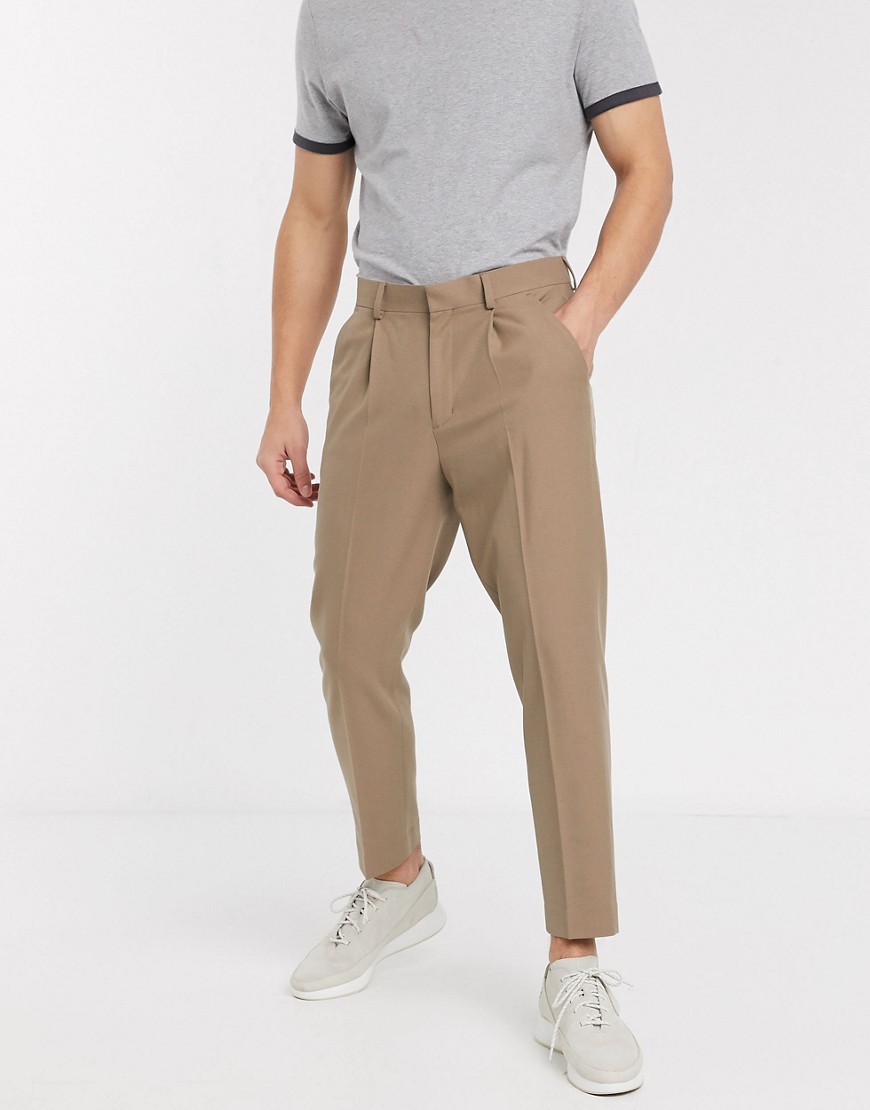 ASOS DESIGN - Pantaloni corti affusolati eleganti con pieghe grigio pietra