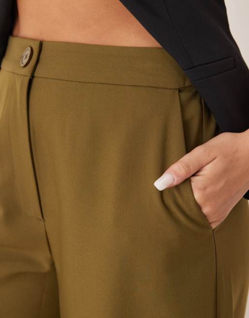 ASOS DESIGN - Pantaloni dritti comodi sartoriali verde oliva, 5 di 5