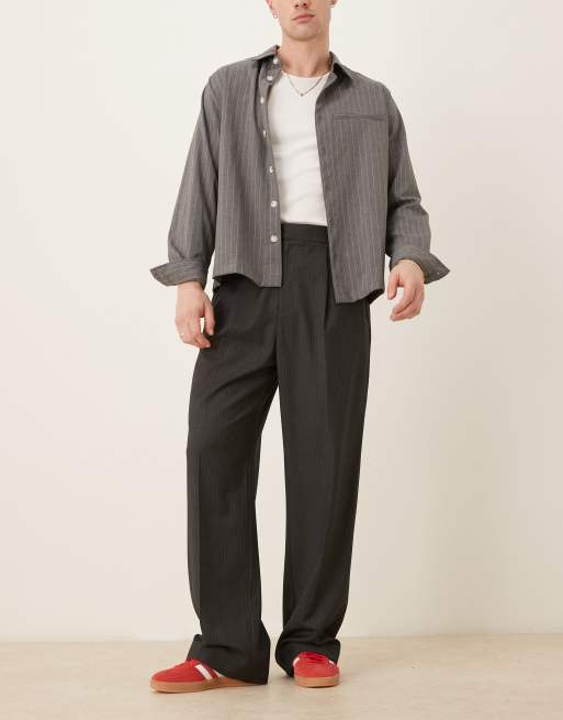 ASOS DESIGN - Pantaloni eleganti a fondo ampio color antracite con motivo gessato, pieghe sul davanti e vita elasticizzata