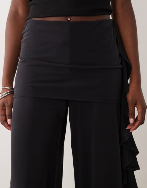 ASOS DESIGN pantaloni in cupro neri con vita a volant, 4 di 5