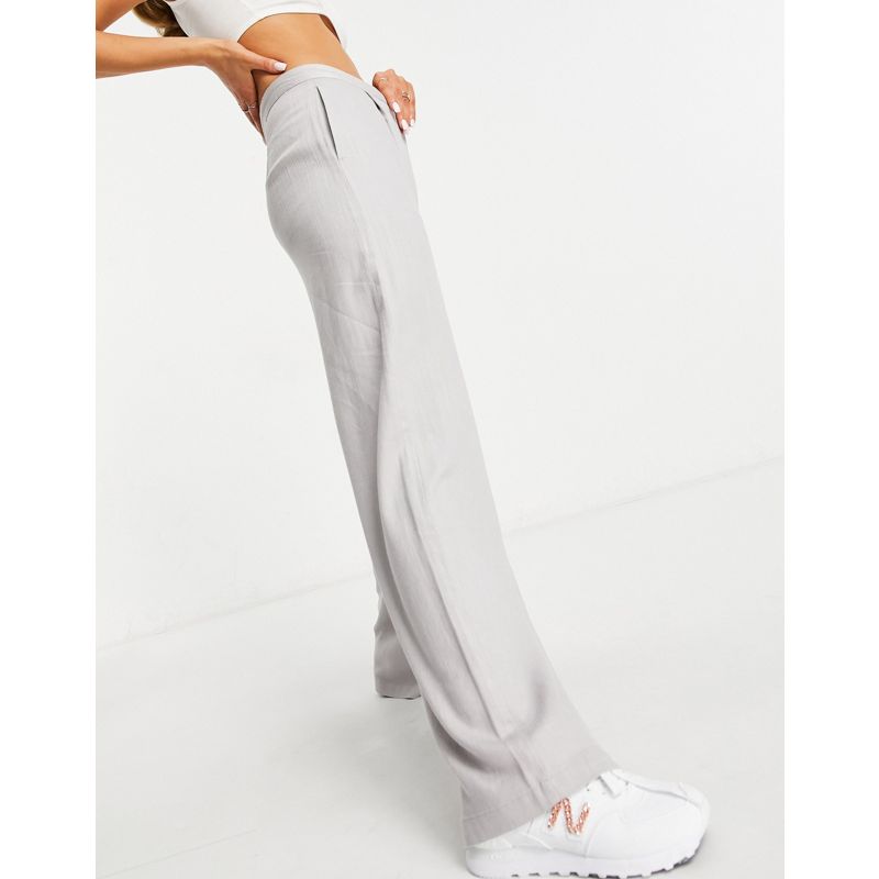 Pantaloni e leggings Pantaloni con fondo ampio DESIGN - Pantaloni in lino con fondo ampio e pieghe davanti color pietra