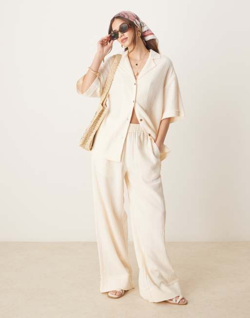 ASOS DESIGN - Pantaloni in mussola color latticello con bordi grezzi in coordinato