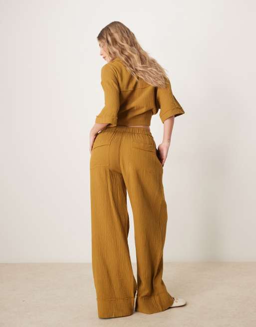 ASOS DESIGN Pantaloni in mussola color oliva con bordi grezzi in