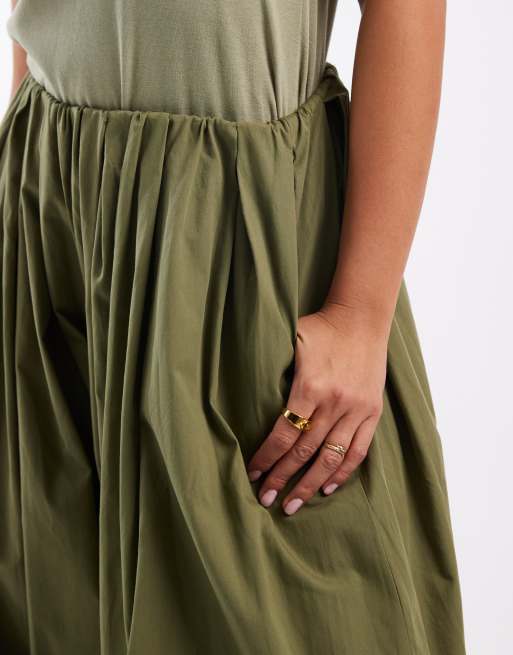 ASOS DESIGN - Pantaloni in popeline verde oliva con fondo a palloncino, 5 di 5