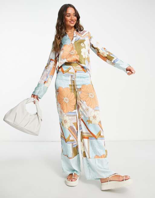 ASOS DESIGN - Pantaloni in raso a fiori rétro in coordinato