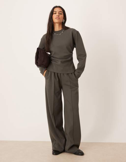 ASOS DESIGN - Pantaloni in tessuto interlock a fondo ampio color antracite in coordinato