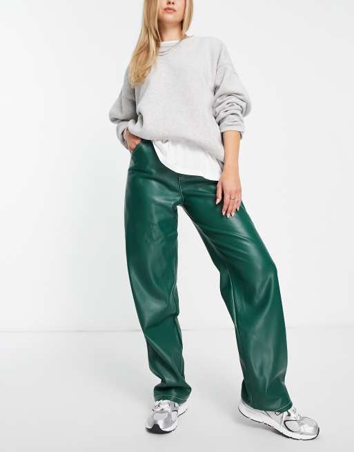 ASOS DESIGN - Pantaloni minimal cargo in pelle sintetica verde con cuciture a contrasto, 4 di 4