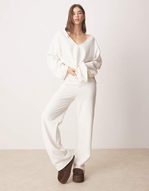 ASOS DESIGN - Pantaloni morbidissimi a fondo ampio color bianco inverno in coordinato