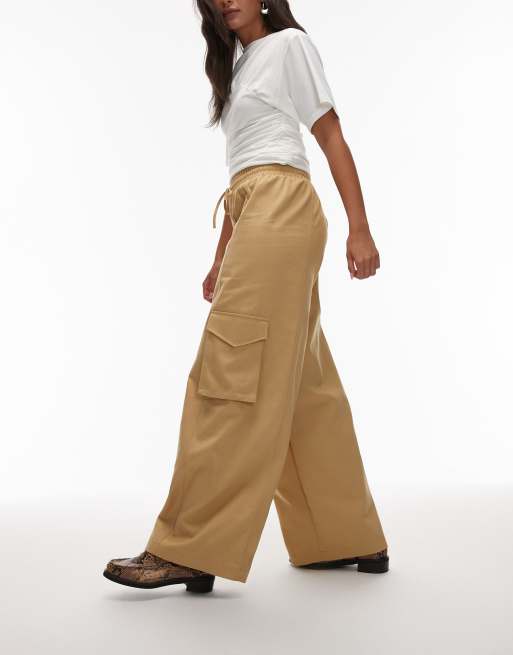 ASOS DESIGN - Pantaloni multitasche beige stile cargo con gamba a taglio cilindrico