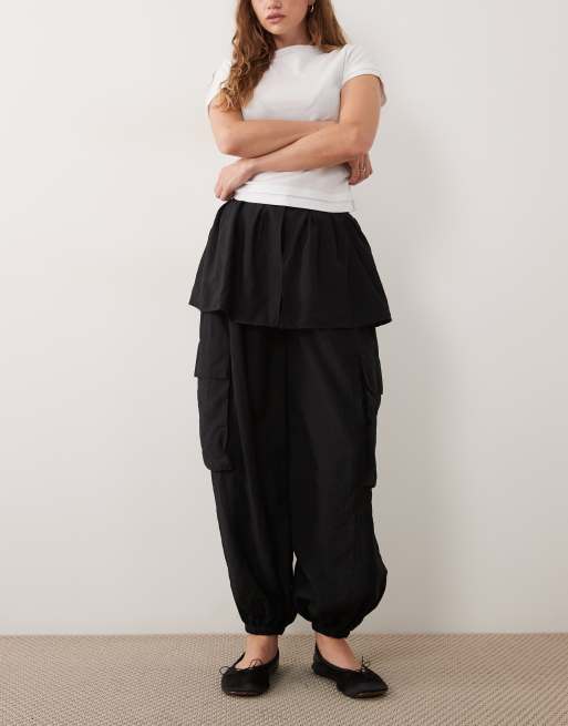 ASOS DESIGN pantaloni neri con gamba balloon e dettaglio gonna, 1 di 5