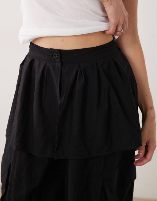 ASOS DESIGN pantaloni neri con gamba balloon e dettaglio gonna, 4 di 5