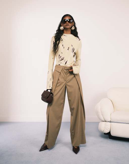 ASOS DESIGN - Pantaloni sartoriali a fondo ampio color cammello con risvolto in vita