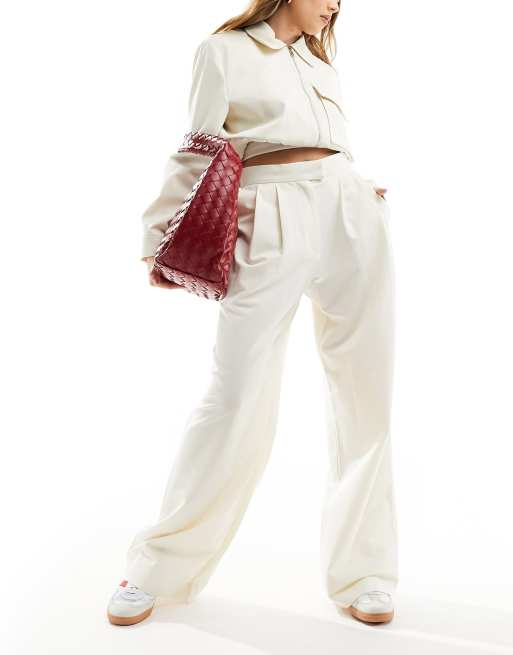 ASOS DESIGN - Pantaloni sartoriali a fondo ampio color crema con pieghe