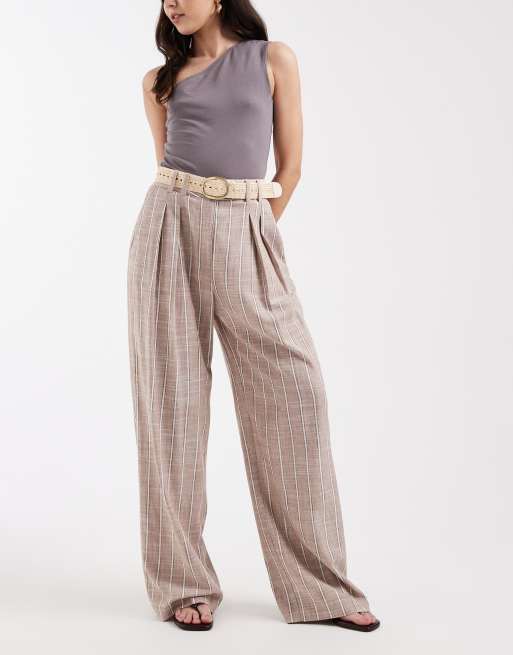 ASOS DESIGN - Pantaloni sartoriali a fondo ampio color visone a righe con pieghe e cintura, 1 di 5
