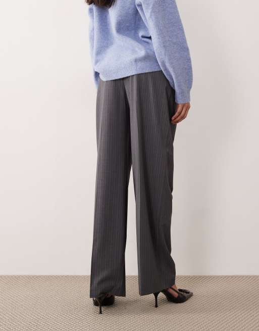 ASOS DESIGN - Pantaloni sartoriali a fondo ampio grigi a righe con pieghe, 3 di 5