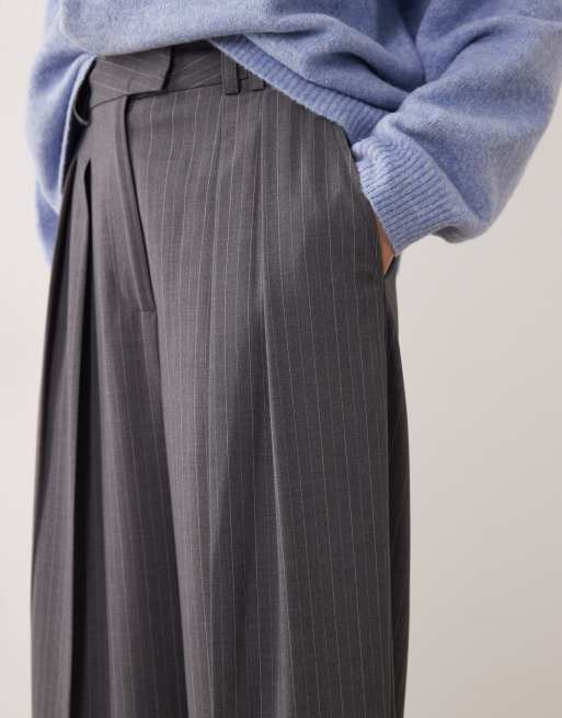 ASOS DESIGN - Pantaloni sartoriali a fondo ampio grigi a righe con pieghe, 5 di 5