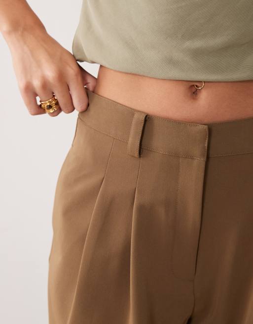 ASOS DESIGN - Pantaloni sartoriali a fondo ampio verde oliva con risvolto, 2 di 5