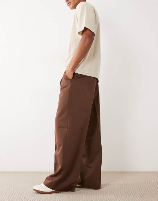 ASOS DESIGN - Pantaloni sartoriali a pieghe con fondo ampio marrone scuro, 3 di 5