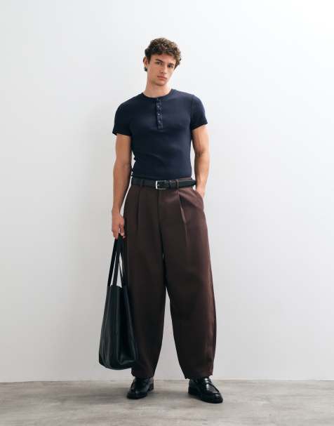 ASOS DESIGN pantaloni sartoriali a pieghe wide barrel leg in marrone scuro microtexture - view 1