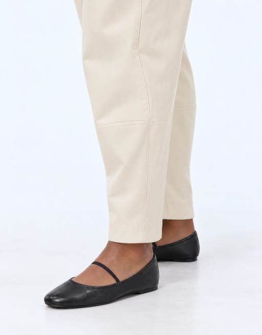 ASOS DESIGN pantaloni sartoriali affusolati in similpelle crema, 8 di 10