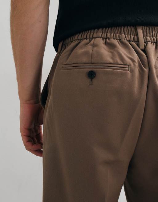 ASOS DESIGN pantaloni sartoriali affusolati marroni con vita elasticizzata e risvolto, 4 di 5