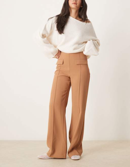  ASOS DESIGN - Pantaloni sartoriali color cammello con cuciture a vista e tasche doppie