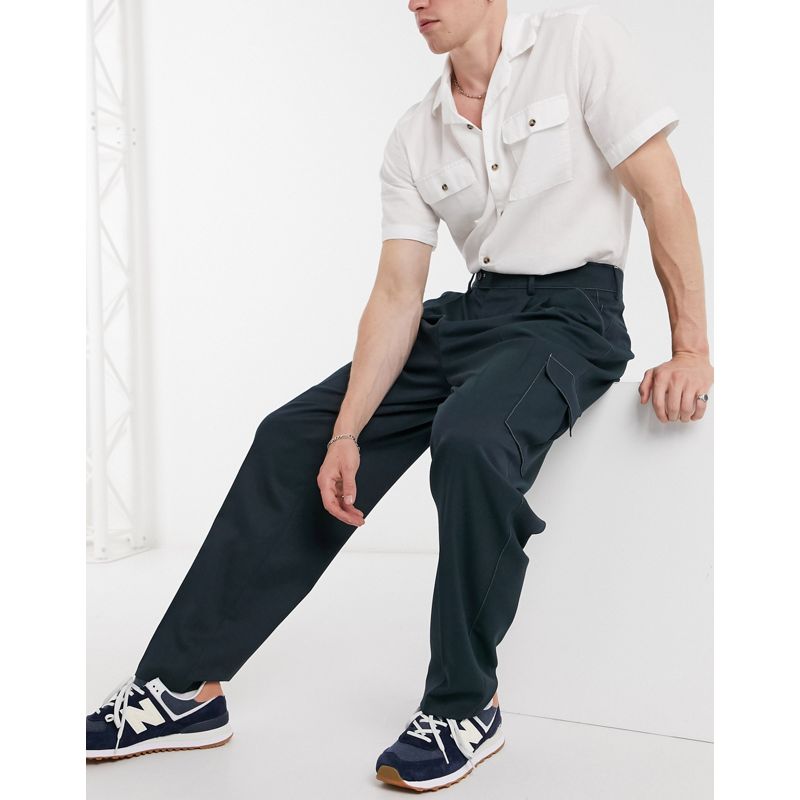 DESIGN - Pantaloni slim a vita alta con tasche cargo e cuciture a contrasto