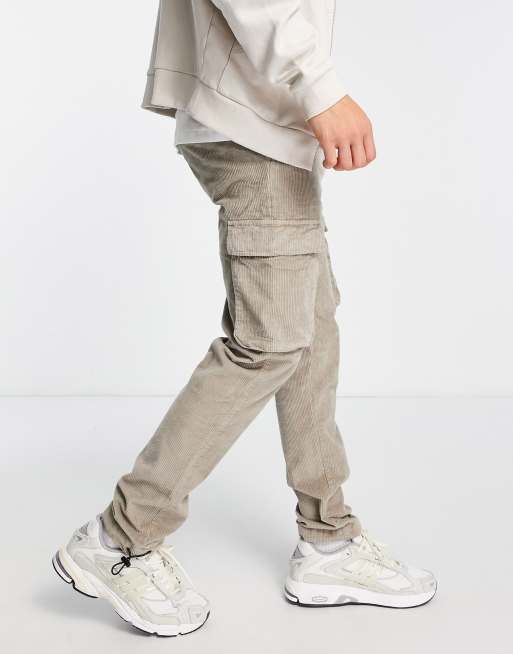 ASOS DESIGN - Pantaloni slim beige a coste con tasche cargo