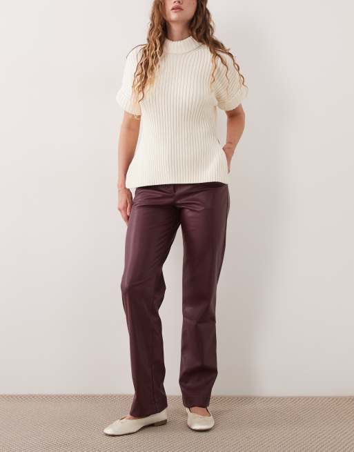 ASOS DESIGN pantaloni slim dritti in pelle sintetica bordeaux, 2 di 5