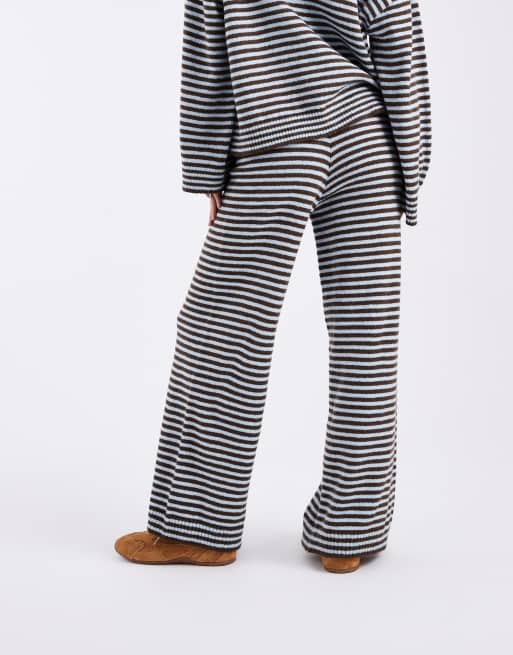 ASOS DESIGN - Pantaloni soffici in maglia blu e marroni a righe in coordinato, 4 di 5