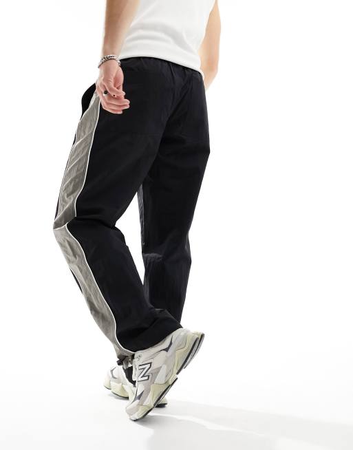 ASOS DESIGN - Pantaloni sportivi ampi in nylon neri con riga laterale grigia , 3 di 5