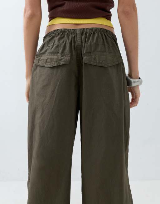 ASOS DESIGN - Pantaloni stile paracadutista kaki con fermacorda sul fondo, 4 di 5