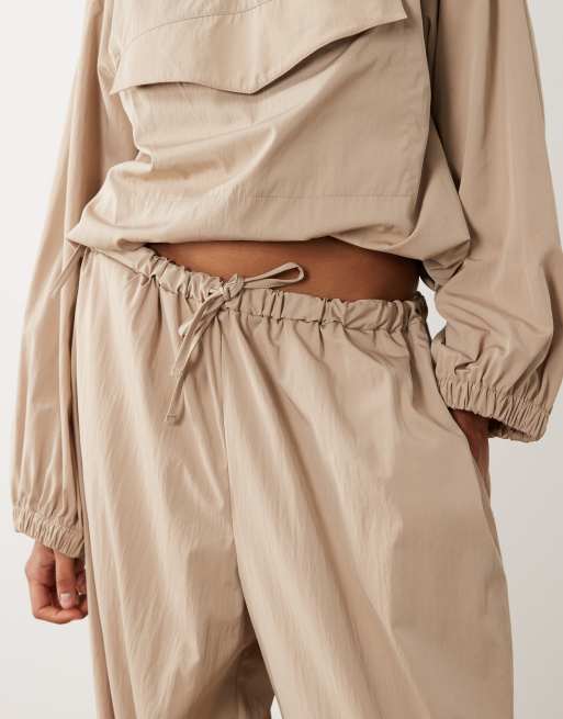 ASOS DESIGN - Pantaloni tecnici a palloncino color pietra in coordinato, 3 di 5