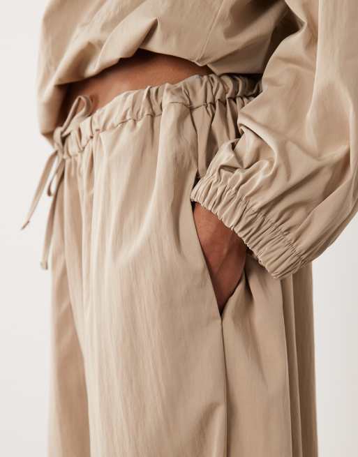 ASOS DESIGN - Pantaloni tecnici a palloncino color pietra in coordinato, 5 di 5