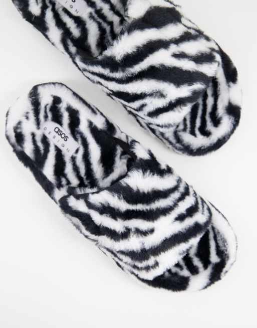  ASOS DESIGN - Pantofole in pelliccia sintetica zebrata con suola spessa, 3 di 4