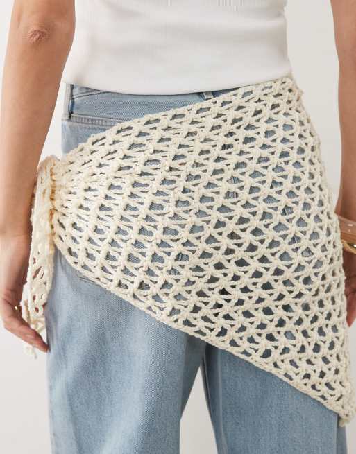 ASOS DESIGN - pañuelo triangular de croché hecho a mano en blanco roto, 3 de 3
