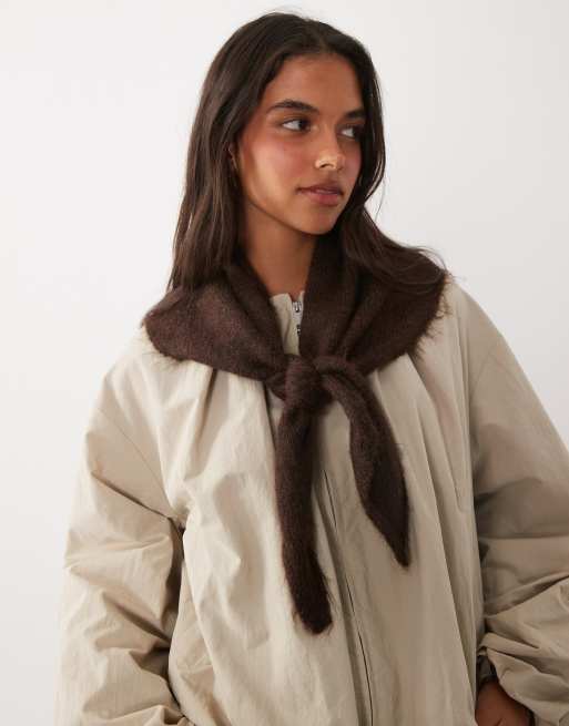 ASOS DESIGN pañuelo triangular grande en chocolate, 3 de 3