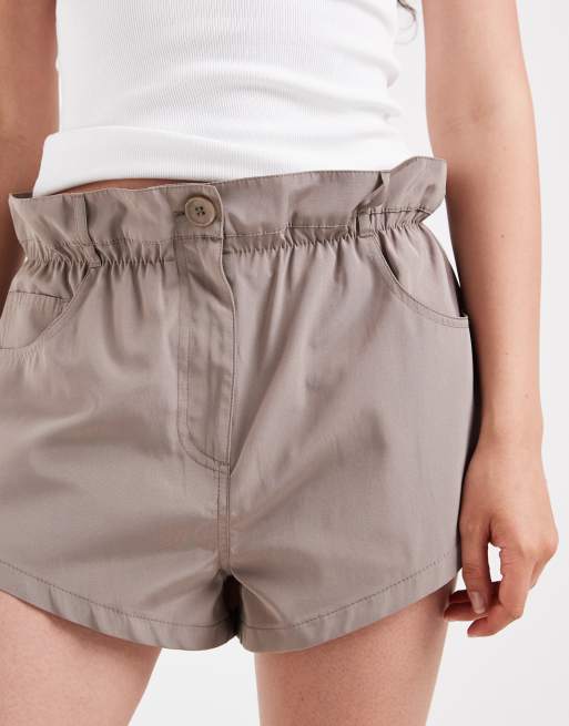 ASOS DESIGN paper bag cargo shorts in stone, 4 of 5