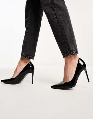 ASOS DESIGN - Paphos - Spitze Pumps in schwarzer Lackoptik mit hohem Absatz