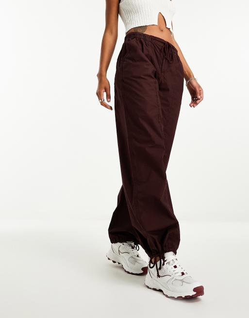 ASOS DESIGN - Parachute-cargobroek met naaddetail in donkerrood